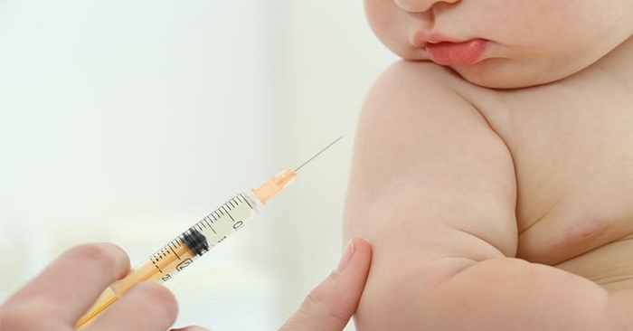 Tiêm vaccine đầy đủ là cách tốt nhất để phòng bệnh cho bé