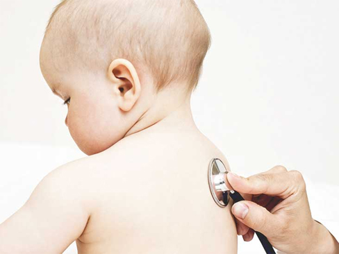 Viêm phế quản ở trẻ em sẽ không nguy hiểm nếu bệnh sớm được phát hiện và chữa trị bệnh kịp thời